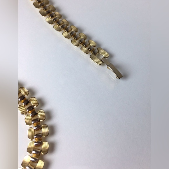 Gold Tone Panther Link / Brick Link Chain Necklace & Bracelet Set - Picture 9 of 9